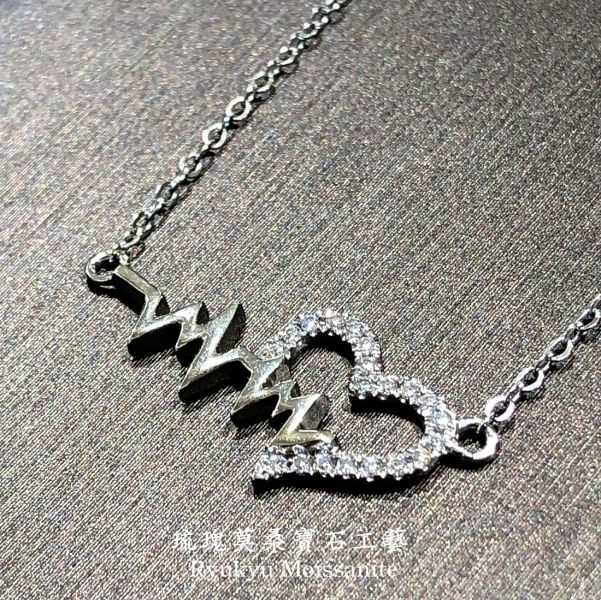 心動時刻 美國莫桑石,莫桑鑽,女戒,鑽戒,鑽石,求婚,時尚,百搭,情人節,聖誕節,訂婚,情侶戒,禮物,紀念,週年,耳釘,耳掛,耳線,手鍊,母親節,父親節,尾戒,天然珍珠,黃鑽,藍鑽