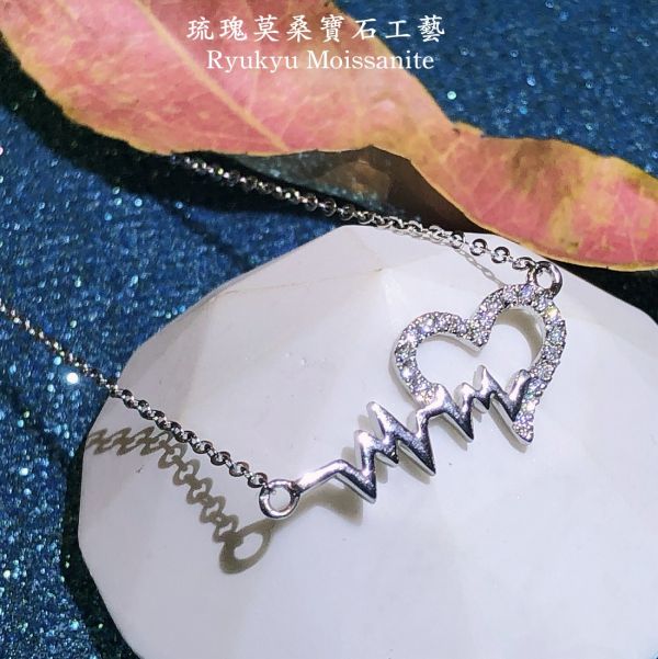 心動時刻 美國莫桑石,莫桑鑽,女戒,鑽戒,鑽石,求婚,時尚,百搭,情人節,聖誕節,訂婚,情侶戒,禮物,紀念,週年,耳釘,耳掛,耳線,手鍊,母親節,父親節,尾戒,天然珍珠,黃鑽,藍鑽