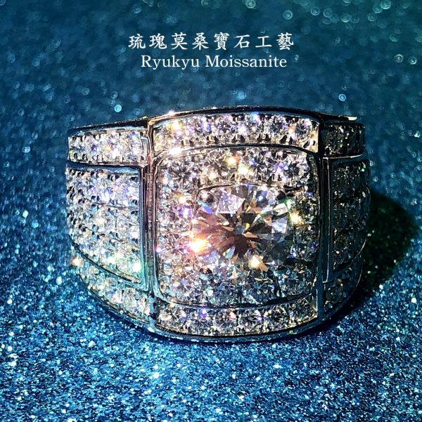 超炫極奢1.5克拉大豪包男戒 美國莫桑石,莫桑鑽,女戒,鑽戒,鑽石,求婚,時尚,百搭,情人節,聖誕節,訂婚,情侶戒,禮物,紀念,週年,耳釘,耳掛,耳線,手鍊,母親節,父親節,尾戒,天然珍珠,黃鑽,藍鑽,客製珠寶,結婚戒指