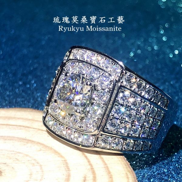 超炫極奢1.5克拉大豪包男戒 美國莫桑石,莫桑鑽,女戒,鑽戒,鑽石,求婚,時尚,百搭,情人節,聖誕節,訂婚,情侶戒,禮物,紀念,週年,耳釘,耳掛,耳線,手鍊,母親節,父親節,尾戒,天然珍珠,黃鑽,藍鑽,客製珠寶,結婚戒指