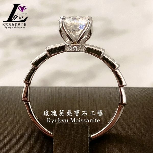 蛇骨戒 美國莫桑石,莫桑鑽,女戒,鑽戒,鑽石,求婚,時尚,百搭,情人節,聖誕節,訂婚,情侶戒,禮物,紀念,週年,耳釘,耳掛,耳線,手鍊,母親節,父親節,尾戒,天然珍珠,黃鑽,藍鑽
