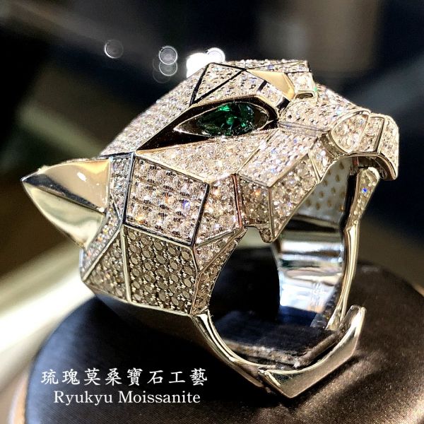 （美洲豹系列）正面豪鑲男戒 美國莫桑石,莫桑鑽,女戒,鑽戒,鑽石,求婚,時尚,百搭,情人節,聖誕節,訂婚,情侶戒,禮物,紀念,週年,耳釘,耳掛,耳線,手鍊,母親節,父親節,尾戒,天然珍珠,黃鑽,藍鑽,客製珠寶,結婚戒指
