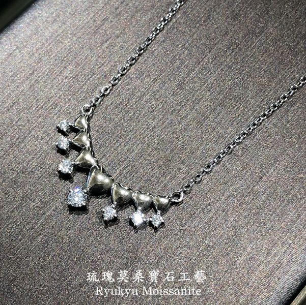七星皇冠 美國莫桑石,莫桑鑽,女戒,鑽戒,鑽石,求婚,時尚,百搭,情人節,聖誕節,訂婚,情侶戒,禮物,紀念,週年,耳釘,耳掛,耳線,手鍊,母親節,父親節,尾戒,天然珍珠,黃鑽,藍鑽
