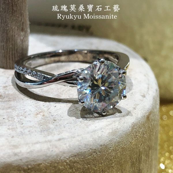 雙槓交叉微鑲 美國莫桑石,莫桑鑽,女戒,鑽戒,鑽石,求婚,時尚,百搭,情人節,聖誕節,訂婚,情侶戒,禮物,紀念,週年,耳釘,耳掛,耳線,手鍊,母親節,父親節,尾戒,天然珍珠,黃鑽,藍鑽
