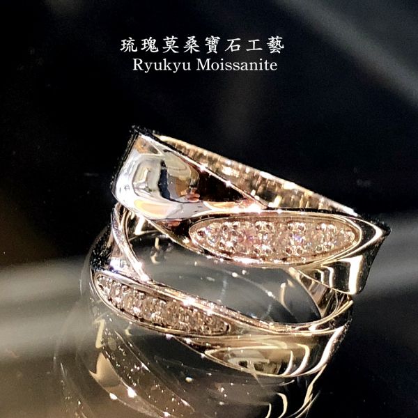 情侶婚戒對戒一對 美國莫桑石,莫桑鑽,女戒,鑽戒,鑽石,求婚,時尚,百搭,情人節,聖誕節,訂婚,情侶戒,禮物,紀念,週年,耳釘,耳掛,耳線,手鍊,母親節,父親節,尾戒,天然珍珠,黃鑽,藍鑽,客製珠寶,結婚戒指