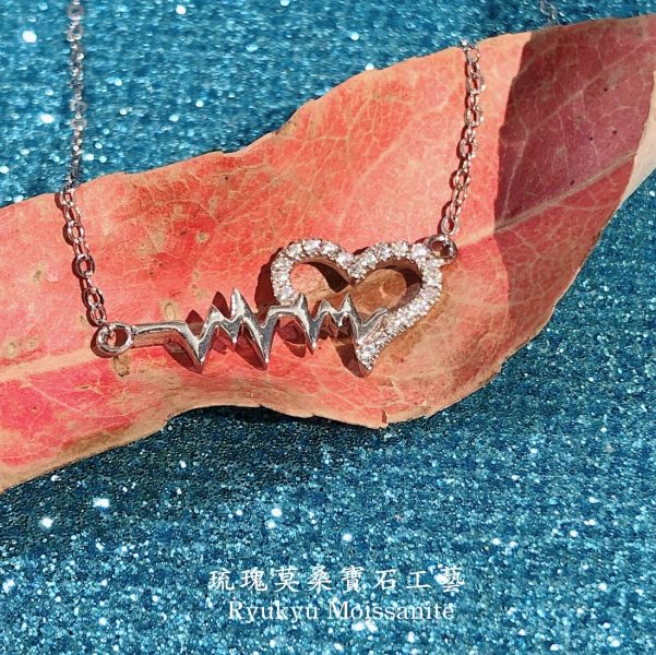 心動時刻 美國莫桑石,莫桑鑽,女戒,鑽戒,鑽石,求婚,時尚,百搭,情人節,聖誕節,訂婚,情侶戒,禮物,紀念,週年,耳釘,耳掛,耳線,手鍊,母親節,父親節,尾戒,天然珍珠,黃鑽,藍鑽