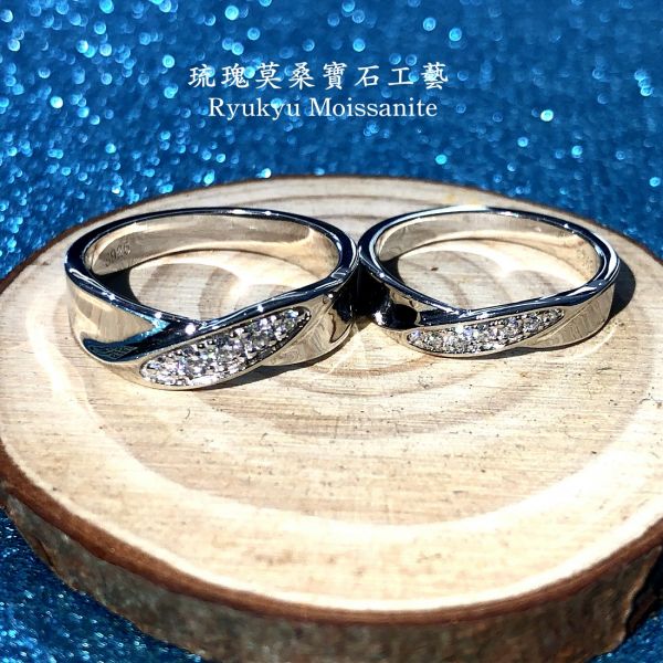 情侶婚戒對戒一對 美國莫桑石,莫桑鑽,女戒,鑽戒,鑽石,求婚,時尚,百搭,情人節,聖誕節,訂婚,情侶戒,禮物,紀念,週年,耳釘,耳掛,耳線,手鍊,母親節,父親節,尾戒,天然珍珠,黃鑽,藍鑽,客製珠寶,結婚戒指
