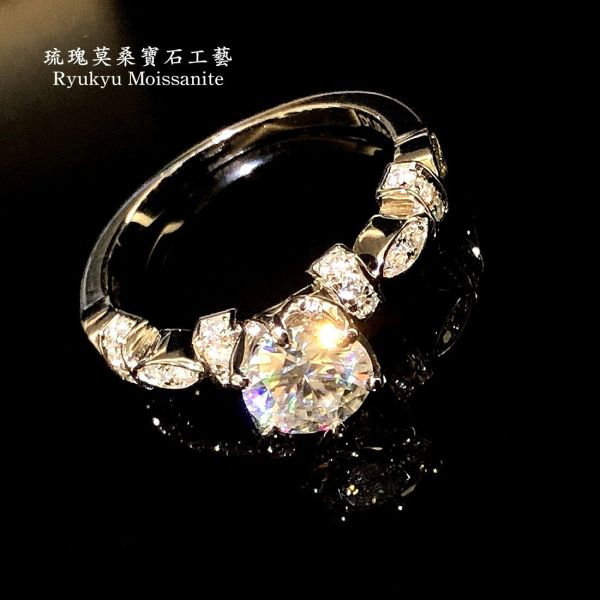 立體多拼1克拉 美國莫桑石,莫桑鑽,女戒,鑽戒,鑽石,求婚,時尚,百搭,情人節,聖誕節,訂婚,情侶戒,禮物,紀念,週年,耳釘,耳掛,耳線,手鍊,母親節,父親節,尾戒,天然珍珠,黃鑽,藍鑽