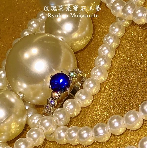 紅/藍寶蜂巢女戒 美國莫桑石,莫桑鑽,女戒,鑽戒,鑽石,求婚,時尚,百搭,情人節,聖誕節,訂婚,情侶戒,禮物,紀念,週年,耳釘,耳掛,耳線,手鍊,母親節,父親節,尾戒,天然珍珠,黃鑽,藍鑽
