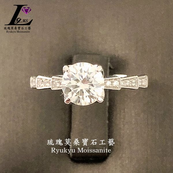 蛇骨戒 美國莫桑石,莫桑鑽,女戒,鑽戒,鑽石,求婚,時尚,百搭,情人節,聖誕節,訂婚,情侶戒,禮物,紀念,週年,耳釘,耳掛,耳線,手鍊,母親節,父親節,尾戒,天然珍珠,黃鑽,藍鑽

