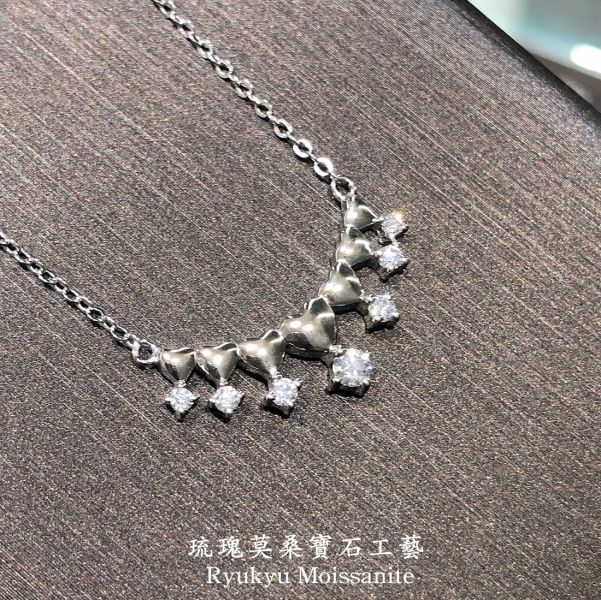 七星皇冠 美國莫桑石,莫桑鑽,女戒,鑽戒,鑽石,求婚,時尚,百搭,情人節,聖誕節,訂婚,情侶戒,禮物,紀念,週年,耳釘,耳掛,耳線,手鍊,母親節,父親節,尾戒,天然珍珠,黃鑽,藍鑽
