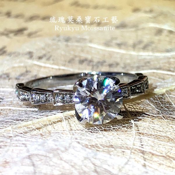 1克拉蛇骨女戒 美國莫桑石,莫桑鑽,女戒,鑽戒,鑽石,求婚,時尚,百搭,情人節,聖誕節,訂婚,情侶戒,禮物,紀念,週年,耳釘,耳掛,耳線,手鍊,母親節,父親節,尾戒,天然珍珠,黃鑽,藍鑽,客製珠寶,結婚戒指
