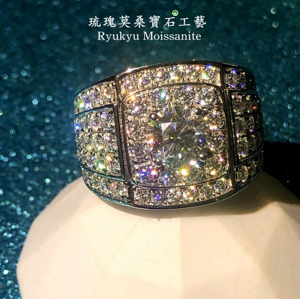 超炫極奢1.5克拉大豪包男戒 美國莫桑石,莫桑鑽,女戒,鑽戒,鑽石,求婚,時尚,百搭,情人節,聖誕節,訂婚,情侶戒,禮物,紀念,週年,耳釘,耳掛,耳線,手鍊,母親節,父親節,尾戒,天然珍珠,黃鑽,藍鑽,客製珠寶,結婚戒指