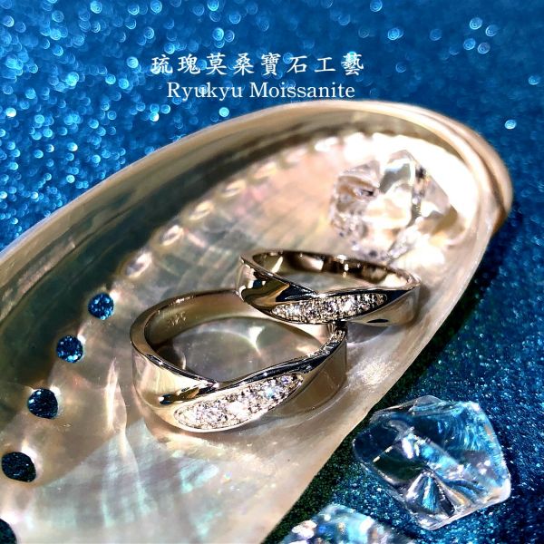 情侶婚戒對戒一對 美國莫桑石,莫桑鑽,女戒,鑽戒,鑽石,求婚,時尚,百搭,情人節,聖誕節,訂婚,情侶戒,禮物,紀念,週年,耳釘,耳掛,耳線,手鍊,母親節,父親節,尾戒,天然珍珠,黃鑽,藍鑽,客製珠寶,結婚戒指