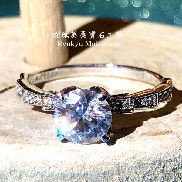 1克拉蛇骨女戒 美國莫桑石,莫桑鑽,女戒,鑽戒,鑽石,求婚,時尚,百搭,情人節,聖誕節,訂婚,情侶戒,禮物,紀念,週年,耳釘,耳掛,耳線,手鍊,母親節,父親節,尾戒,天然珍珠,黃鑽,藍鑽,客製珠寶,結婚戒指
