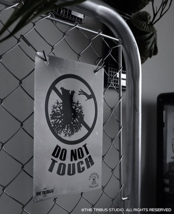 DO NOT TOUCH Warning Sign 