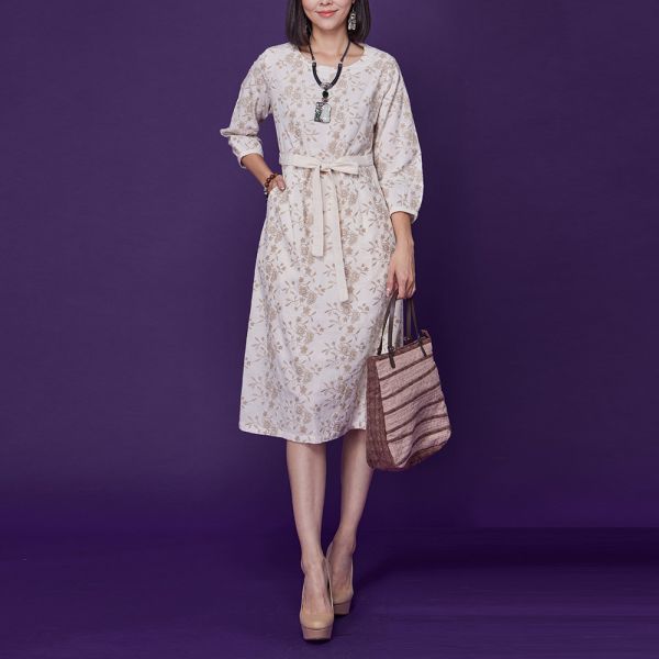 刺繡綁結顯瘦七分洋裝 