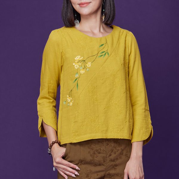 手繪刺繡圓弧袖上衣 