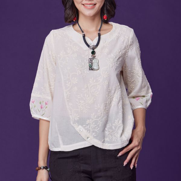 刺繡手繪花苞上衣 