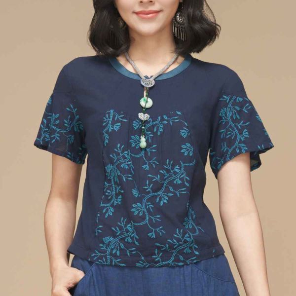 刺繡配色上衣 