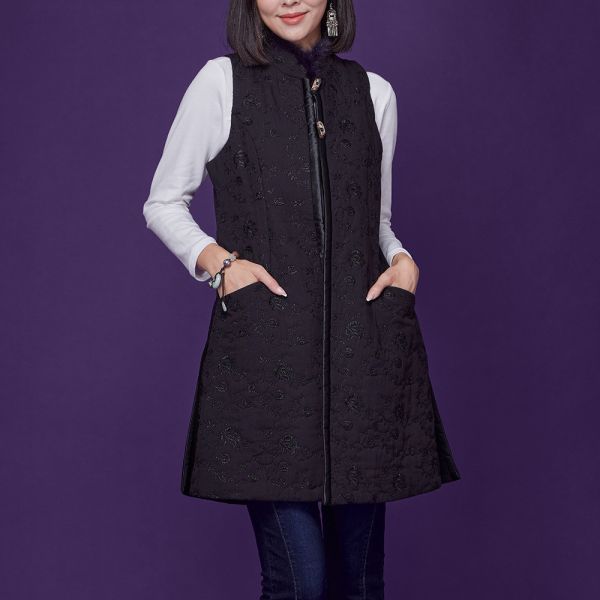 鋪棉刺繡兔毛背心 