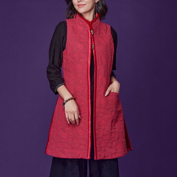 鋪棉刺繡兔毛背心 