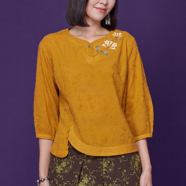 手繪刺繡圓弧上衣 