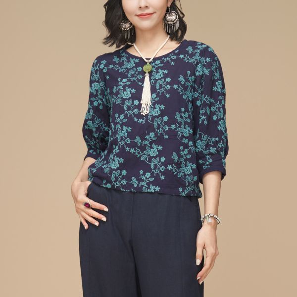 配色刺繡花苞上衣 