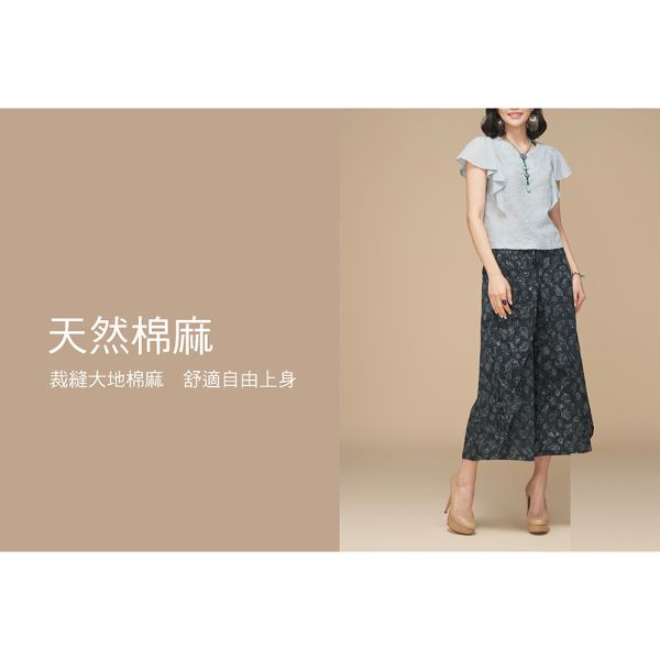 刺繡荷葉袖俏麗上衣 