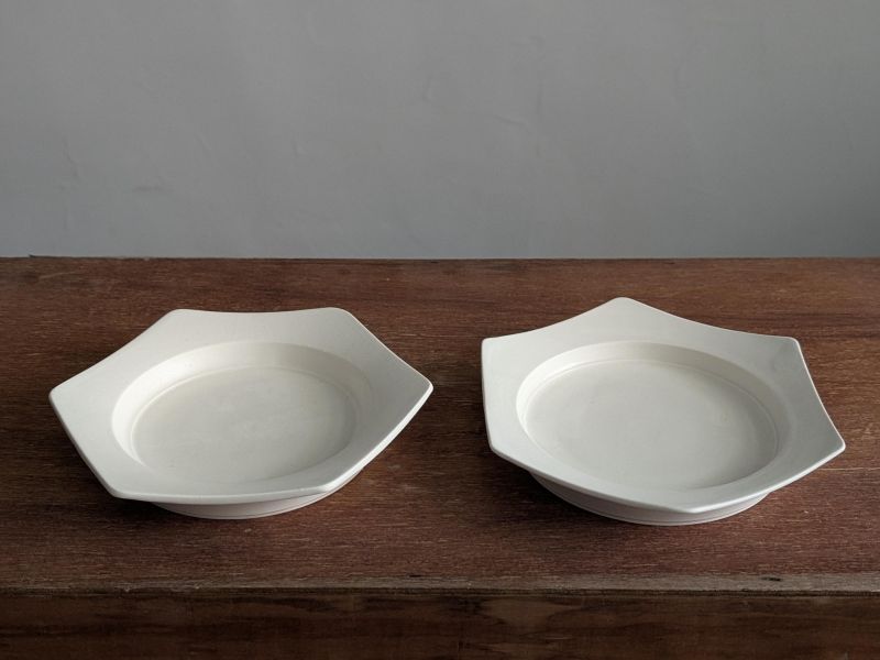 燻 陶 漫 行 ｜盤/缽 陶藝 陶土 手工器皿 豬口杯 陶器 家飾 藝術 雕塑 茶壺 茶具 鶯歌 咖啡杯
花器 缽 側把壺 豆皿 盤缽