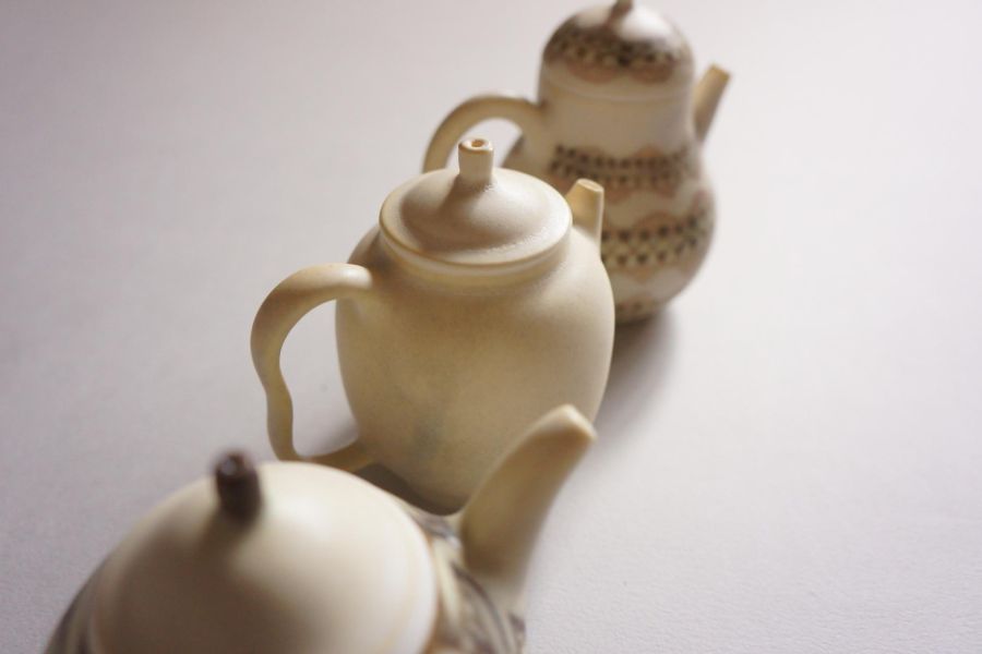 燻 陶 漫 行 ｜陳彥信 個展 4.11~5.2 陶藝 陶土 手工器皿 傷痕 療癒 自我療癒 陶器 家飾 藝術 雕塑 茶壺 茶具 鶯歌