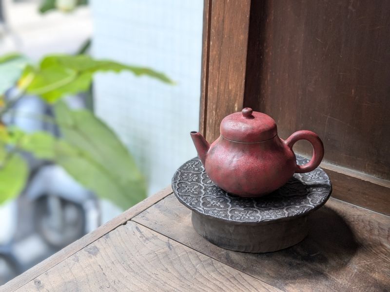 陳伯函 手捏茶壺 