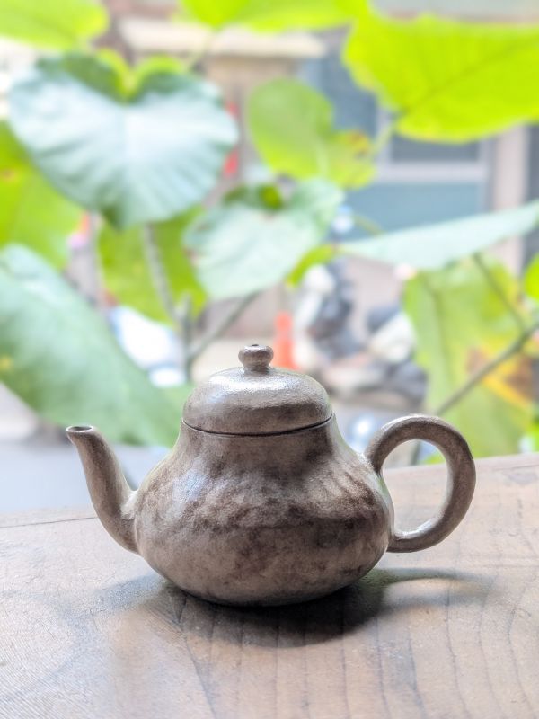 陳伯函 手捏茶壺 