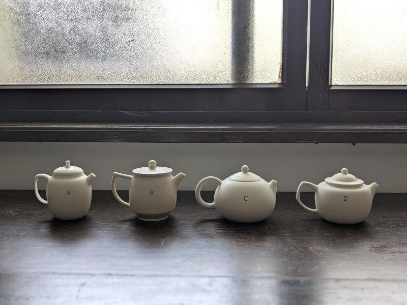 燻 陶 漫 行 ｜壺1 陶藝 陶土 手工器皿 豬口杯 陶器 家飾 藝術 雕塑 茶壺 茶具 鶯歌 咖啡杯
花器 缽 側把壺 豆皿 盤缽 片口