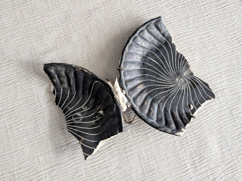 椪小雨 個展 掛飾-1 陶藝 陶土 手工器皿 傷痕 療癒 可愛 自我療癒 陶器 家飾 藝術 雕塑