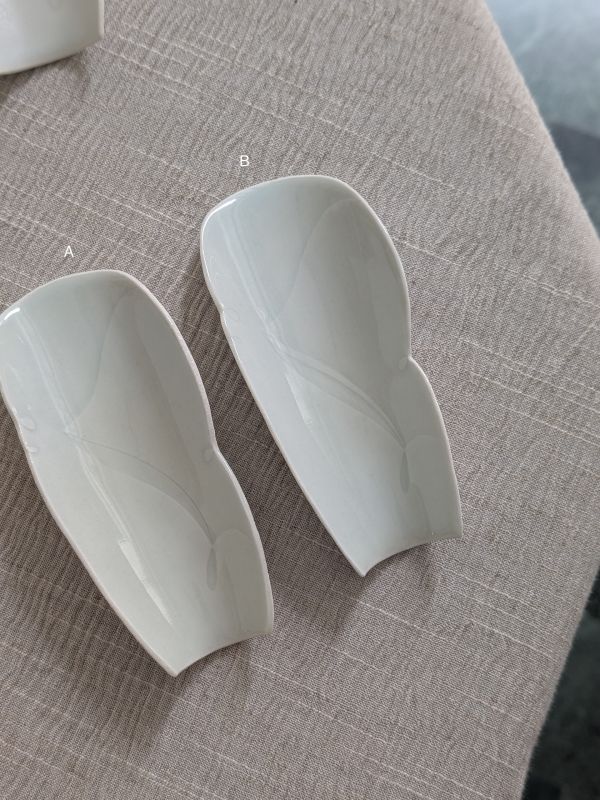 張慢 茶則 作品多藉由輕柔小心的動作產生指向,在日常感知中搜尋相關記憶,以拆解與重組細微視角,梳理自然及現成物的輪廓與痕跡,讓他們變得輕盈自在、中性,保有更多空間自我詮釋。陶瓷僅是創作的媒材之一,無需限制於實用與非實用、工藝與藝術之間,作品的形成,即是我記錄生活的習慣與方式,人的記憶有限,瞬間記憶更是容易消散,我想將如同視覺暫留的種種,保留在生活當中。
