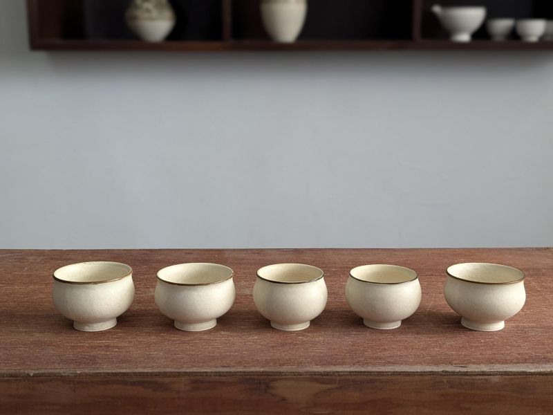 燻 陶 漫 行 ｜茶杯 陶藝 陶土 手工器皿 豬口杯 陶器 家飾 藝術 雕塑 茶壺 茶具 鶯歌 咖啡杯
花器 缽 側把壺