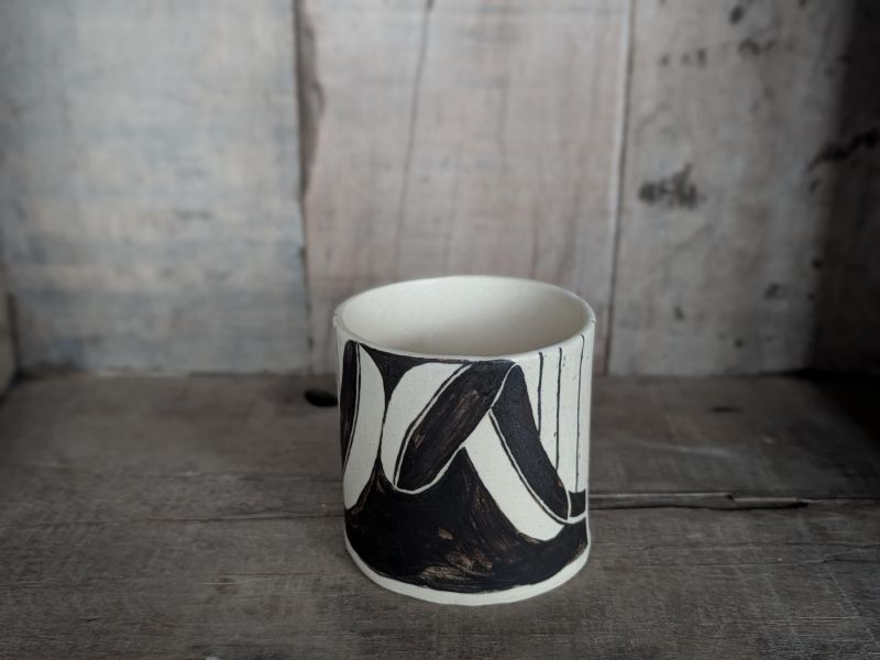 椪小雨 個展 杯-7 陶藝 陶土 手工器皿 傷痕 療癒 可愛 自我療癒 陶器 家飾 藝術 雕塑