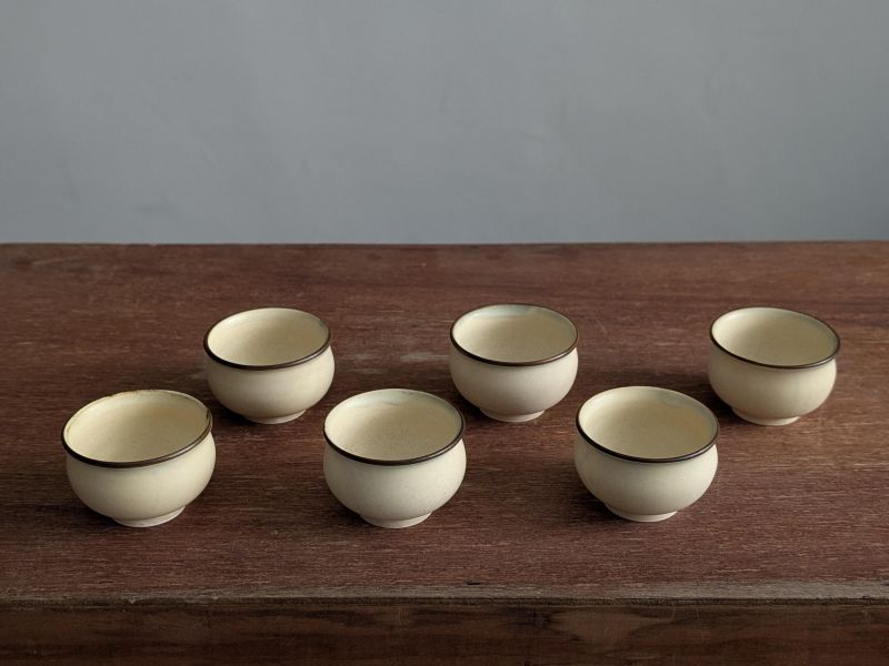 燻 陶 漫 行 ｜茶杯 陶藝 陶土 手工器皿 豬口杯 陶器 家飾 藝術 雕塑 茶壺 茶具 鶯歌 咖啡杯
花器 缽 側把壺