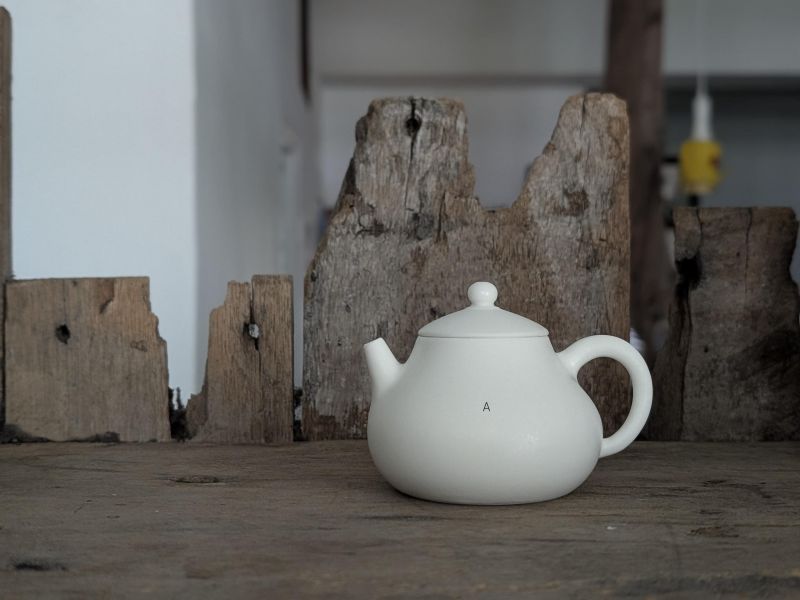 燻 陶 漫 行 ｜壺10 陶藝 陶土 手工器皿 豬口杯 陶器 家飾 藝術 雕塑 茶壺 茶具 鶯歌 咖啡杯
花器 缽 側把壺 豆皿 盤缽 片口