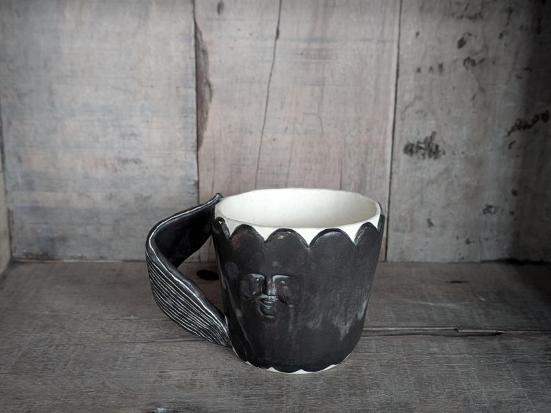 椪小雨 個展 杯-8 陶藝 陶土 手工器皿 傷痕 療癒 可愛 自我療癒 陶器 家飾 藝術 雕塑