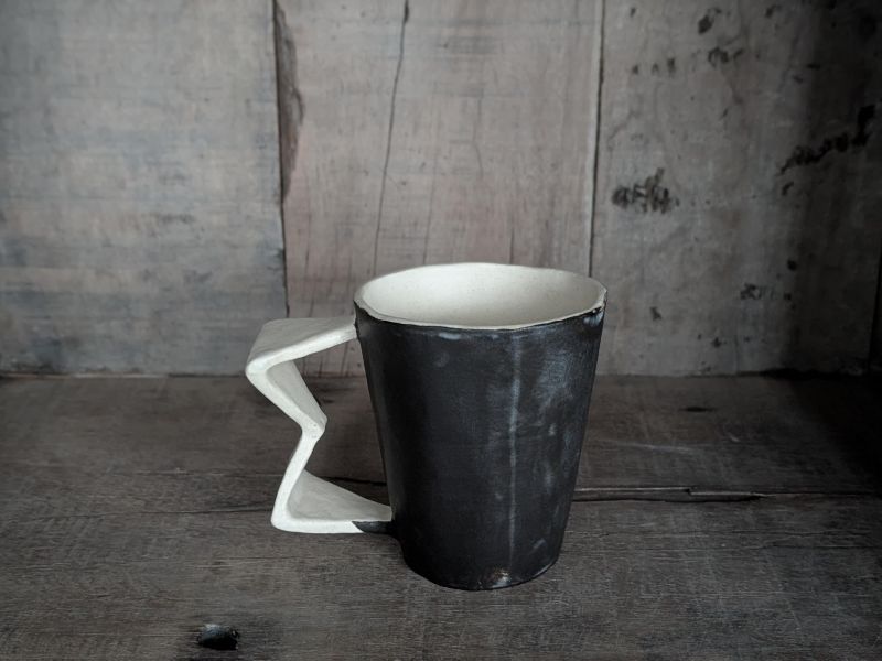 椪小雨 個展 杯-1 陶藝 陶土 手工器皿 傷痕 療癒 可愛 自我療癒 陶器 家飾 藝術 雕塑