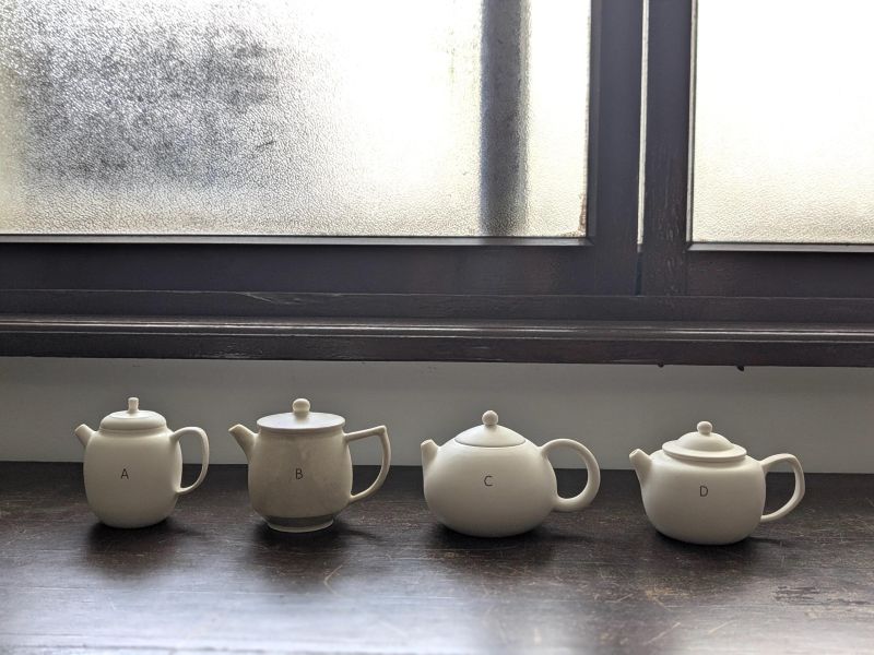 燻 陶 漫 行 ｜壺1 陶藝 陶土 手工器皿 豬口杯 陶器 家飾 藝術 雕塑 茶壺 茶具 鶯歌 咖啡杯
花器 缽 側把壺 豆皿 盤缽 片口