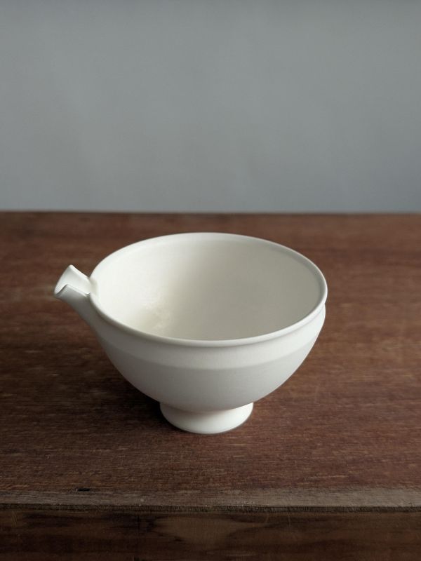 燻 陶 漫 行 ｜折口型片口 陶藝 陶土 手工器皿 豬口杯 陶器 家飾 藝術 雕塑 茶壺 茶具 鶯歌 咖啡杯
花器 缽 側把壺 豆皿 盤缽 片口
