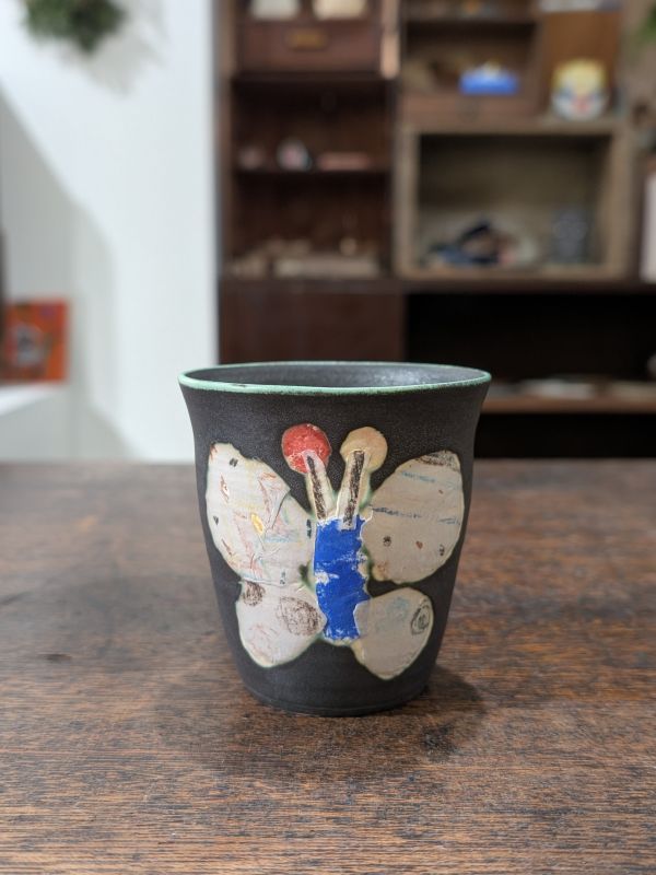 林盼妮 拼貼風格水杯 台灣作家 陶藝家 陶藝 慢慢生活美 展覽 gallery