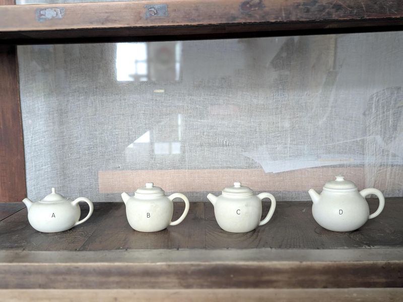 燻 陶 漫 行 ｜壺3 陶藝 陶土 手工器皿 豬口杯 陶器 家飾 藝術 雕塑 茶壺 茶具 鶯歌 咖啡杯
花器 缽 側把壺 豆皿 盤缽 片口