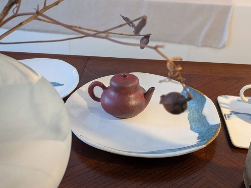 陳伯函 手捏茶壺 