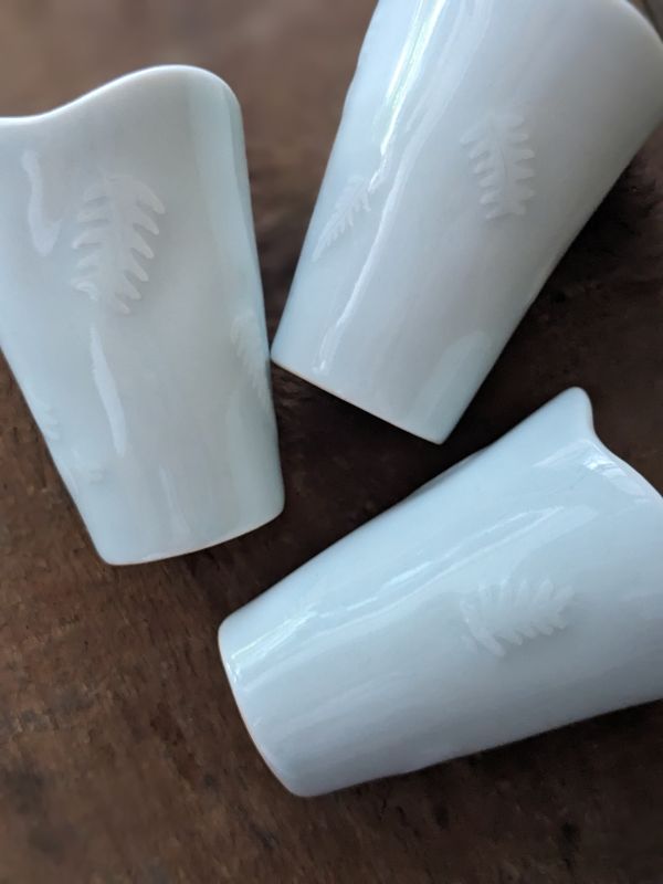 張慢 巒大蕨青瓷小杯 