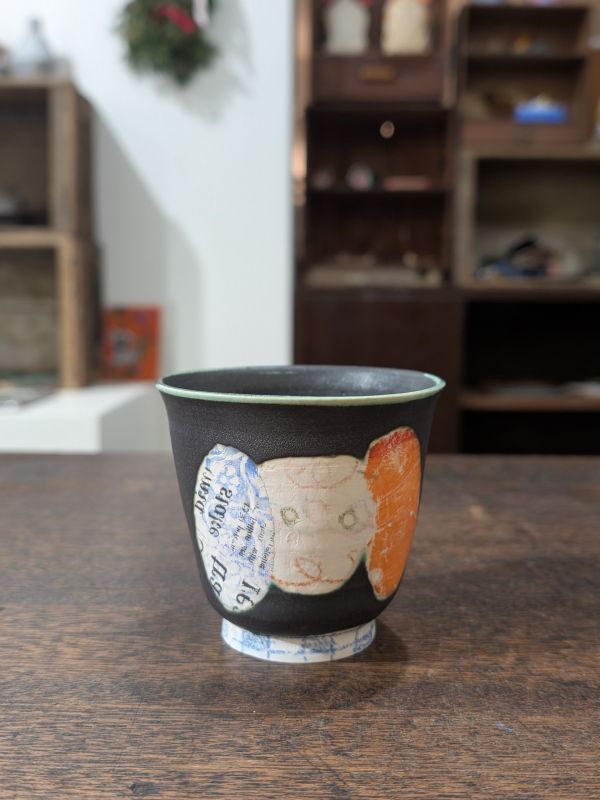 林盼妮 拼貼風格水杯 台灣作家 陶藝家 陶藝 慢慢生活美 展覽 gallery