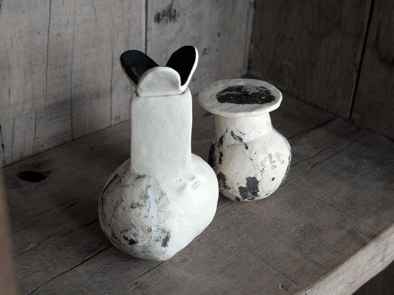 椪小雨 個展 蓋罐-1 陶藝 陶土 手工器皿 傷痕 療癒 可愛 自我療癒 陶器 家飾 藝術 雕塑